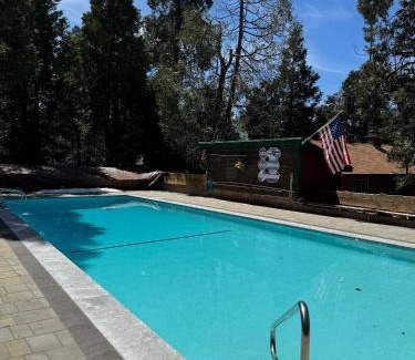 Twin Peaks Resort | Arrowhead Pine Rose Cabins