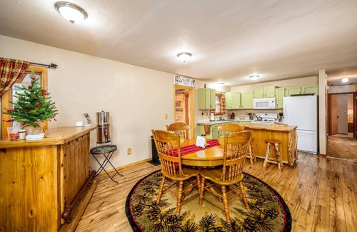 Cimarron Cabin | Arrowhead Sanctuary! Beautiful Cabin! Deck with Fire Pit & Incredible Views!