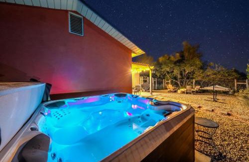 Kanab House | Arrowleaf Family House with Hot Tub