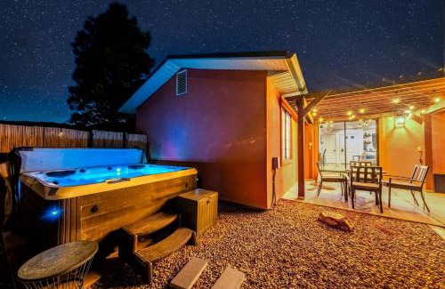 Kanab House | Arrowleaf Family House with Hot Tub