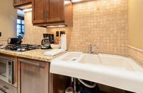 Empire Pass House | Arrowleaf Lodge - 1 Bed Studio #100A