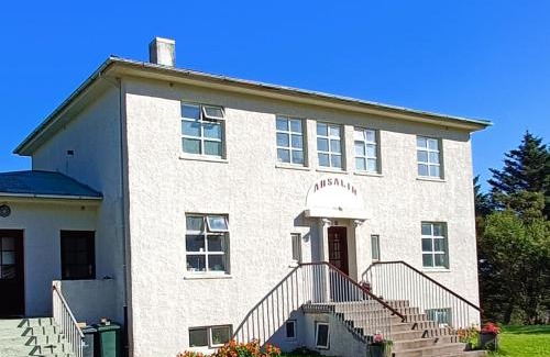 Myrdalshreppur House | Arsalir Guesthouse Vik B&B