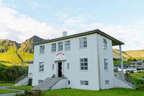 Myrdalshreppur House | Arsalir Guesthouse Vik B&B