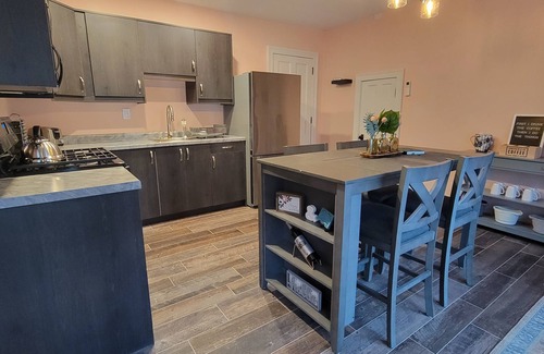 West Washington House | Art and Lodging