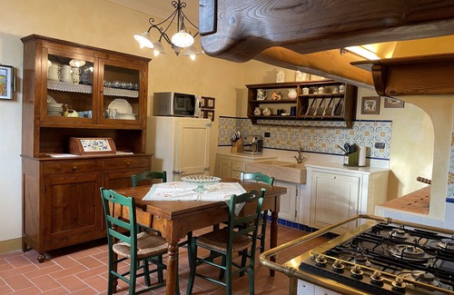Pistoia House | Art Apartment Agriturismo Il Vecchio Merlo The heart of the Tuscan countryside.