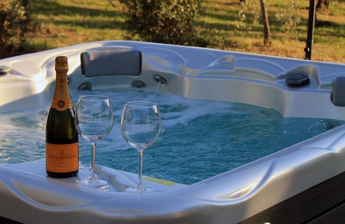 Pistoia House | Art Apartment Agriturismo Il Vecchio Merlo The heart of the Tuscan countryside.