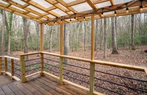 Pittsboro Apartment | Art, Beauty, Nature: A Woodland Retreat