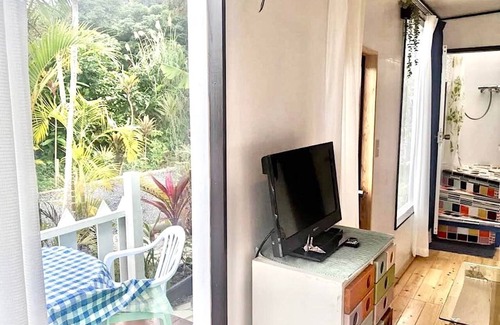 Tatsugo House | Art Bungalow Amami A bungalow filled with artist/Oshimagun Kagoshima