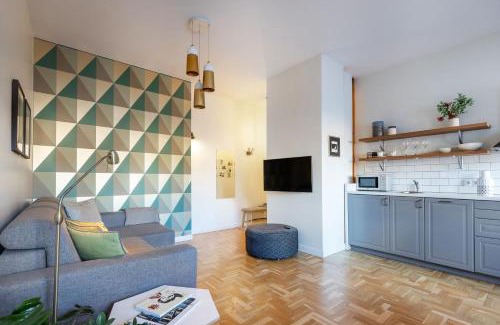 Liberty Avenue Apartment | Art & Comfort Home