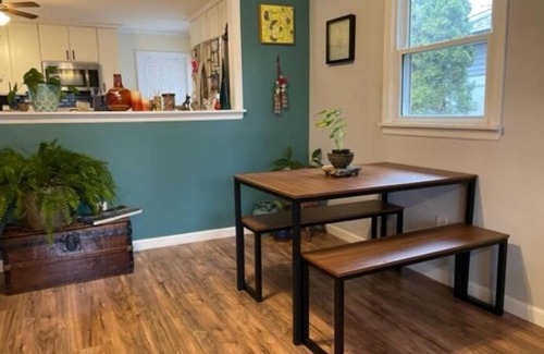 Keyport Cottage | Art Cottage By The Bay in Keyport
