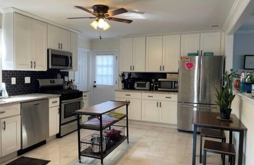 Keyport Cottage | Art Cottage By The Bay in Keyport