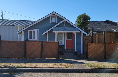 Centralia House | Art Cottage on Yew, 6 minutes from everything Centralia