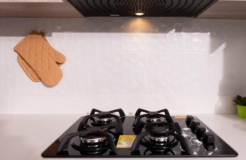 San Diego Apartment | Art Deco Apartment w/ Mountain View