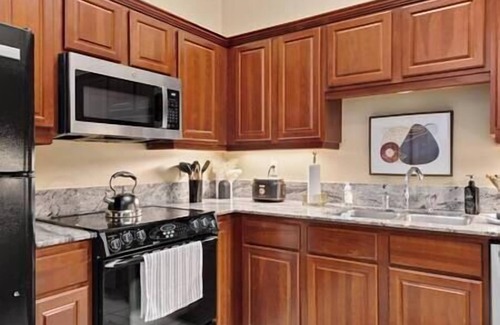 Downtown Apartment | Art Deco Downtown Loft w/Parking