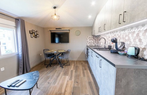 Golubovci Apartment | Art deco-inspired apartment in a quiet area near the Airport