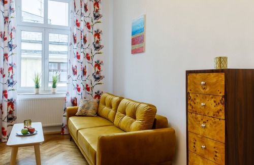 Stare Miasto Apartment | Art deco spacious one bedroom apartment - city view!