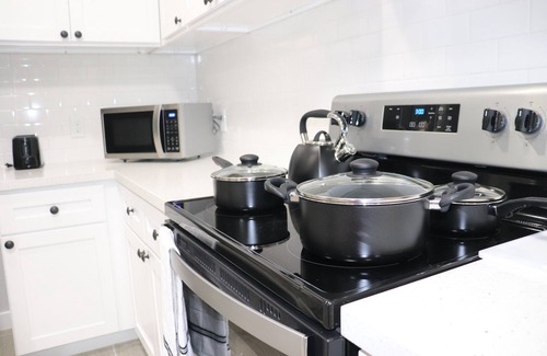 Galena Park House | Art Deco themed - Centrally located, Newly Built Home - 3BR - Houston, TX