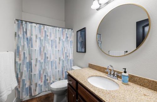 West Central Apartment | Art District Loft - 4BD/2BA Downtown SGF