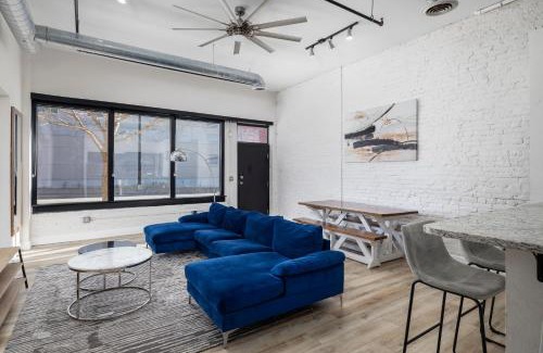 West Central Apartment | Art District Loft - 4BD/2BA Downtown SGF