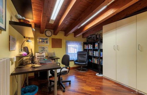 Stezzano Apartment | Art Gallery Living & Working