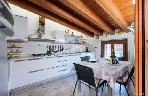 Stezzano Apartment | Art Gallery Living & Working