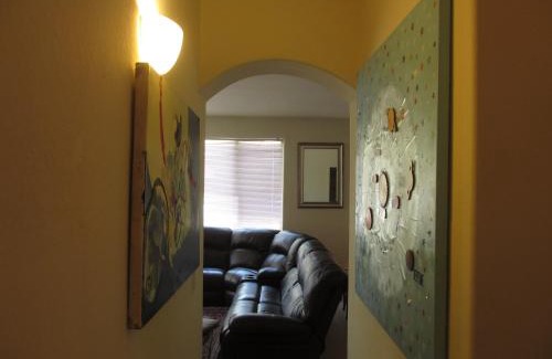 Gilbert House | Art Gallery Vacation House