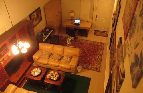 Gilbert House | Art Gallery Vacation House