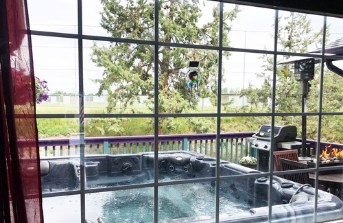 Mountain View House | Art Home, Luxury Hot Tub, nursery, many amenities, solar, EV charger