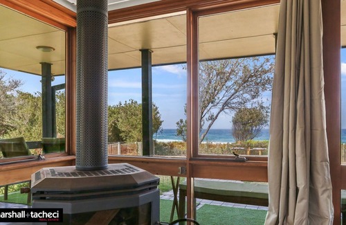 Cuttagee House | ART HOUSE- 2 BEDROOM