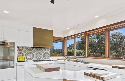 Cuttagee House | ART HOUSE- 4 BEDROOM