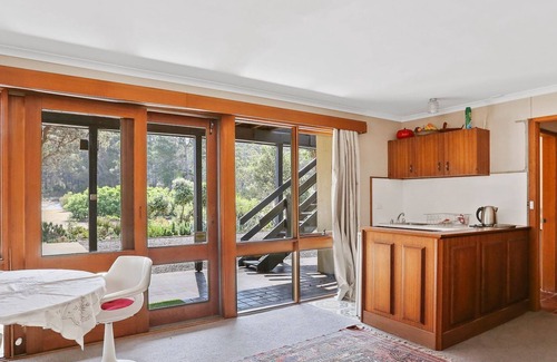 Cuttagee House | ART HOUSE- 4 BEDROOM