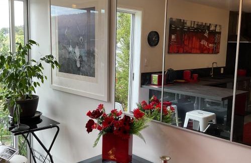 Huonville Apartment | Art House Apartment