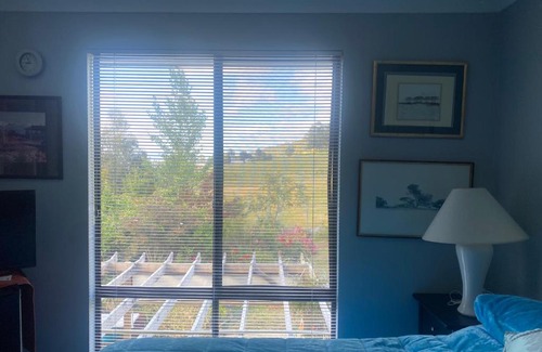 Huonville Bed & Breakfast | Art House Blue Room