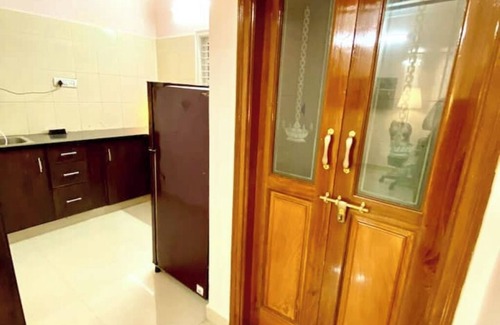 Chamundi Nagar Apartment | Art House - Luxury Apartment with Air Conditioning - 102