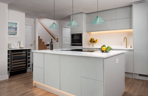 North Sunderland House | Art House Seahouses - sleeps 10 guests in 4 bedrooms