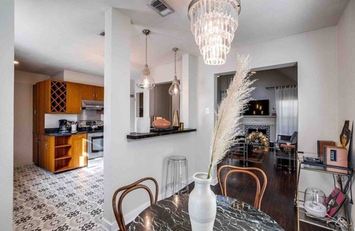 Oak Lawn House | Art House | Yard | Edge of Highland Park