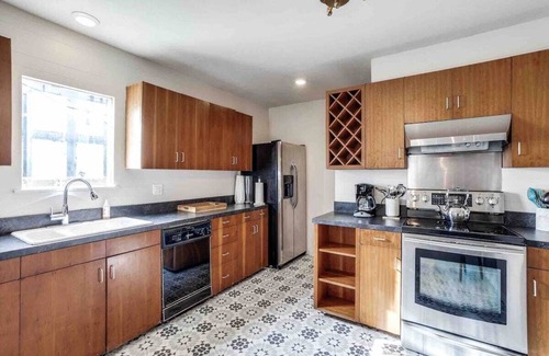 Oak Lawn House | Art House | Yard | Edge of Highland Park