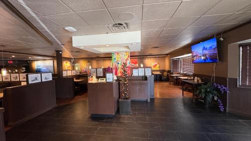 Maple Ridge Hotel | Art Infiniti Hotel