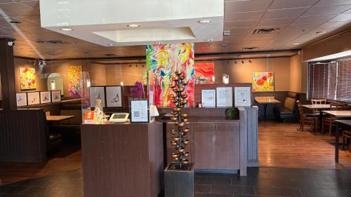 Maple Ridge Hotel | Art Infiniti Hotel