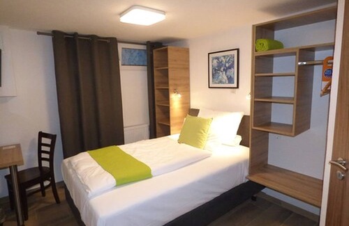 Dinslaken Hotel | Art Inn Hotel Dinslaken