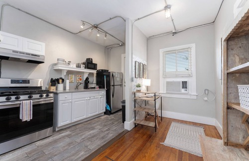 Corpus Christi Apartment | Art+Music+Entertainment+PetsOK+Downtown+Cozy