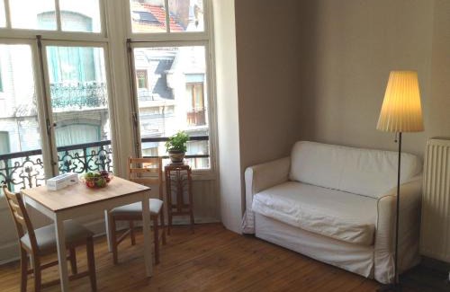 Saint-Josse-ten-Noode Apartment | Art Nouveau Floral