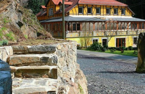 Grossschirma Villa | Art Nouveau Haven by the Mulde