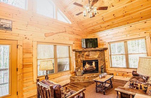 Bryson City House | Art's Bungalow-wooded seclusion 1 mi to Deep Creek and Bryson City