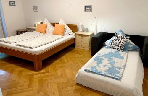 Iselin Apartment | Art studio 64