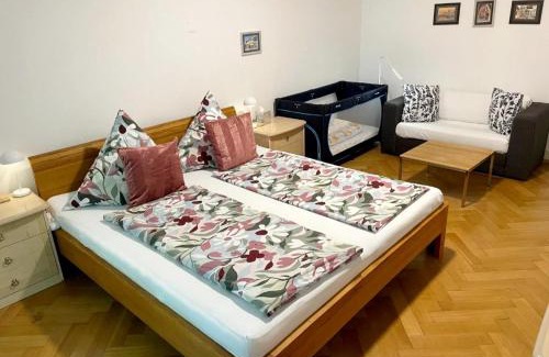 Iselin Apartment | Art studio 64