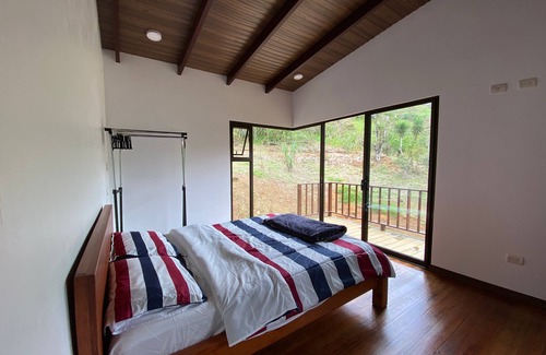 Tayutic Bed & Breakfast | Arte de Plumas birding lodge