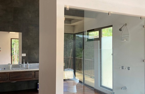 Tayutic Bed & Breakfast | Arte de Plumas birding lodge