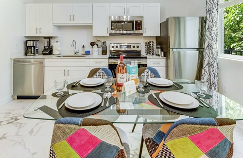 Wynwood Art District Apartment | ArTease 4: Walk to Wynwood & Design District