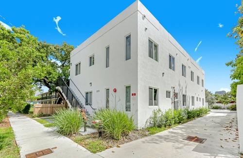 Wynwood Art District Apartment | ArTease 4: Walk to Wynwood & Design District